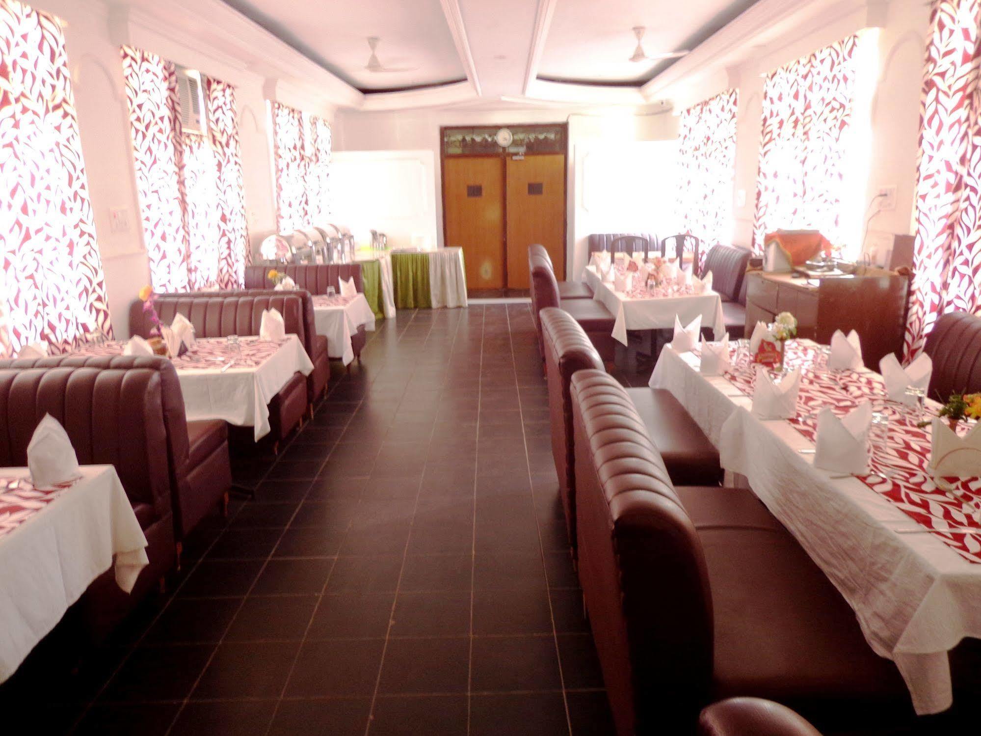 Hotel Lumbini International Bodh Gaya Exterior foto