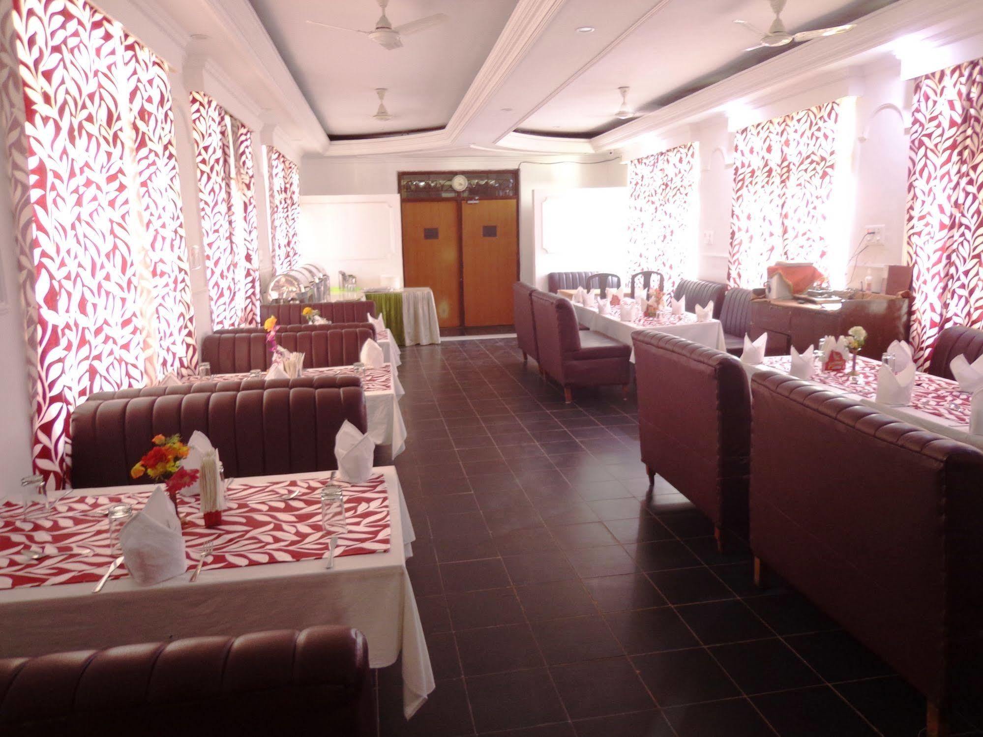 Hotel Lumbini International Bodh Gaya Exterior foto